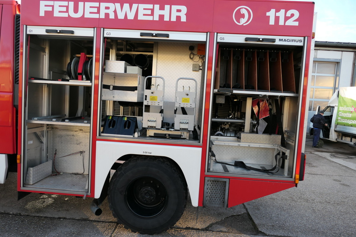 IVECO FF 95 E LF 8 DoKa AHK 4X4 SFZ FEUERWEHR Einzelbe - Tűzoltóautó: 5 kép. IVECO FF 95 E LF 8 DoKa AHK 4X4 SFZ FEUERWEHR Einzelbe - Tűzoltóautó: 5 kép.