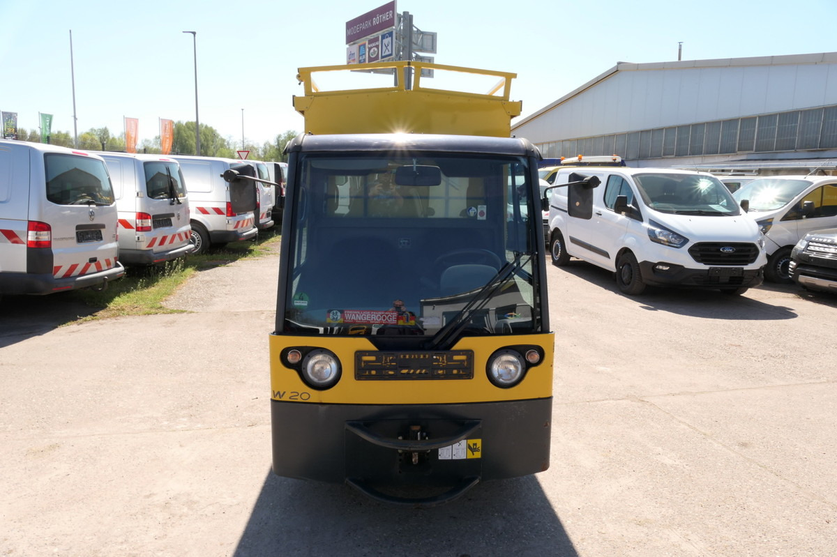 LINDE W20 Schlepper Tractive Batterie 11/2020 - Elektromos vontató: 2 kép. LINDE W20 Schlepper Tractive Batterie 11/2020 - Elektromos vontató: 2 kép.