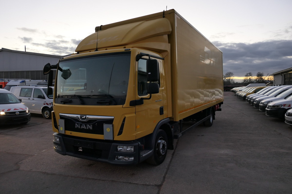 MAN TGL 12.250 LBW AHK KLIMA - Dobozos felépítményű teherautó: 2 kép. MAN TGL 12.250 LBW AHK KLIMA - Dobozos felépítményű teherautó: 2 kép.