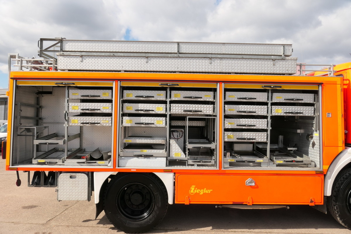 Tűzoltóautó MERCEDES-BENZ 1019 AF Rüstwagen 4x4 TOP ZUSTAND: 9 kép. Tűzoltóautó MERCEDES-BENZ 1019 AF Rüstwagen 4x4 TOP ZUSTAND: 9 kép.