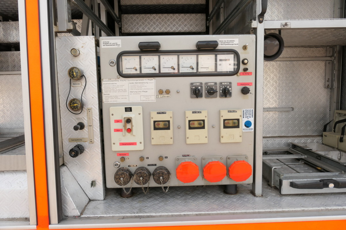 Tűzoltóautó MERCEDES-BENZ 1019 AF Rüstwagen 4x4 TOP ZUSTAND: 11 kép. Tűzoltóautó MERCEDES-BENZ 1019 AF Rüstwagen 4x4 TOP ZUSTAND: 11 kép.