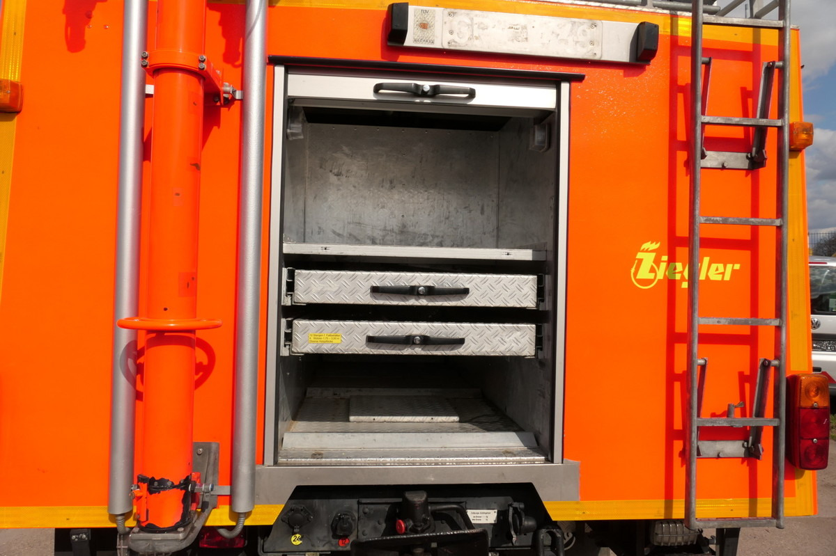 Tűzoltóautó MERCEDES-BENZ 1019 AF Rüstwagen 4x4 TOP ZUSTAND: 8 kép. Tűzoltóautó MERCEDES-BENZ 1019 AF Rüstwagen 4x4 TOP ZUSTAND: 8 kép.