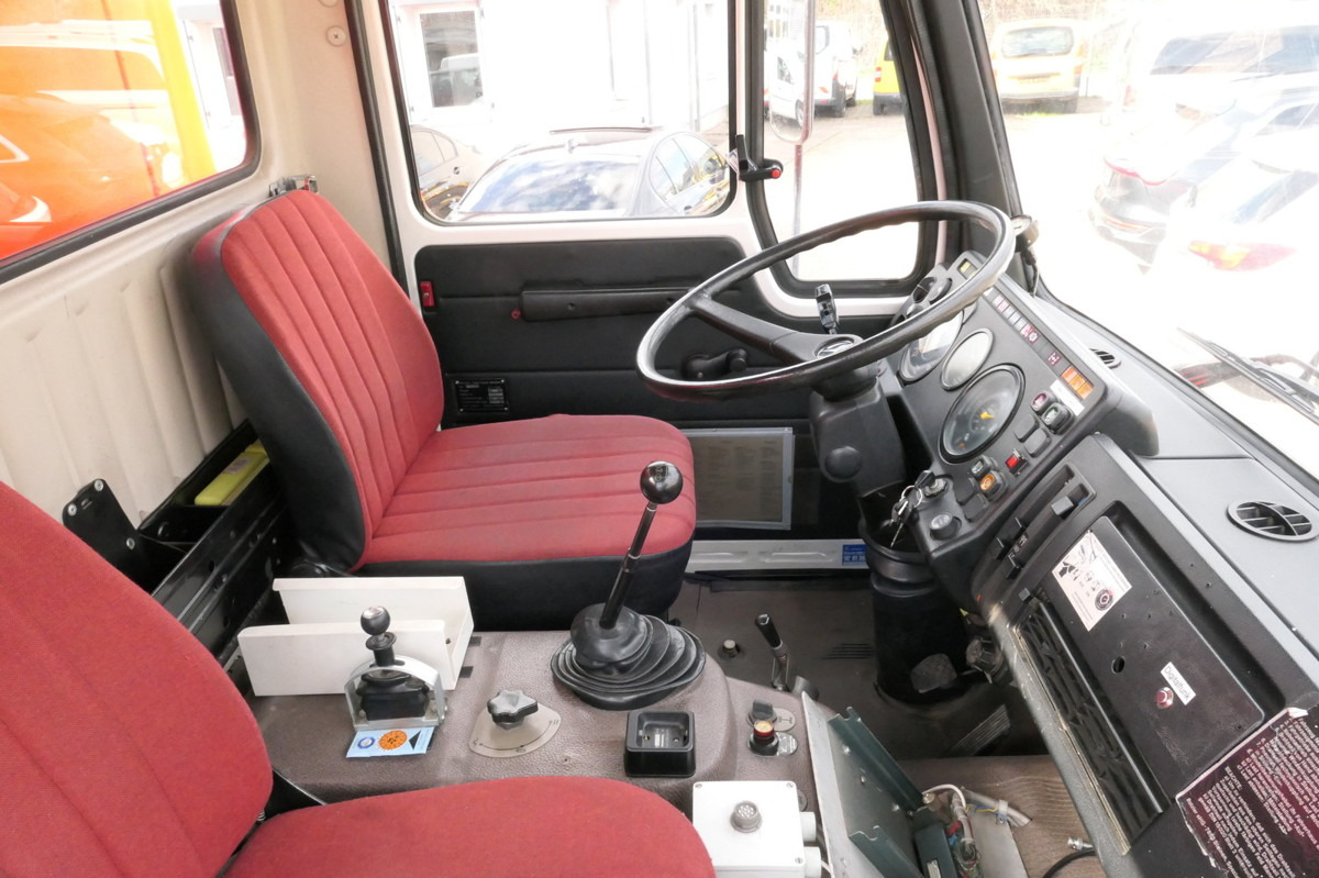 Tűzoltóautó MERCEDES-BENZ 1019 AF Rüstwagen 4x4 TOP ZUSTAND: 14 kép. Tűzoltóautó MERCEDES-BENZ 1019 AF Rüstwagen 4x4 TOP ZUSTAND: 14 kép.