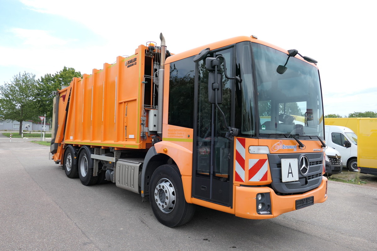 MERCEDES-BENZ 2635 NGE-L62N Econic Aufbau Zöller Medium KLIMA - Szemetesautó: 4 kép. MERCEDES-BENZ 2635 NGE-L62N Econic Aufbau Zöller Medium KLIMA - Szemetesautó: 4 kép.