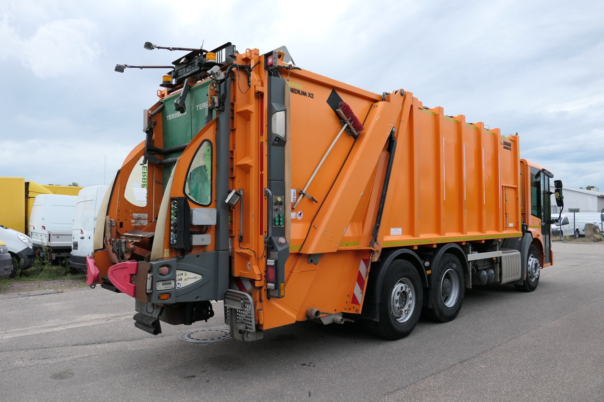 MERCEDES-BENZ 2635 NGE-L62N Econic Aufbau Zöller Medium KLIMA - Szemetesautó: 5 kép. MERCEDES-BENZ 2635 NGE-L62N Econic Aufbau Zöller Medium KLIMA - Szemetesautó: 5 kép.