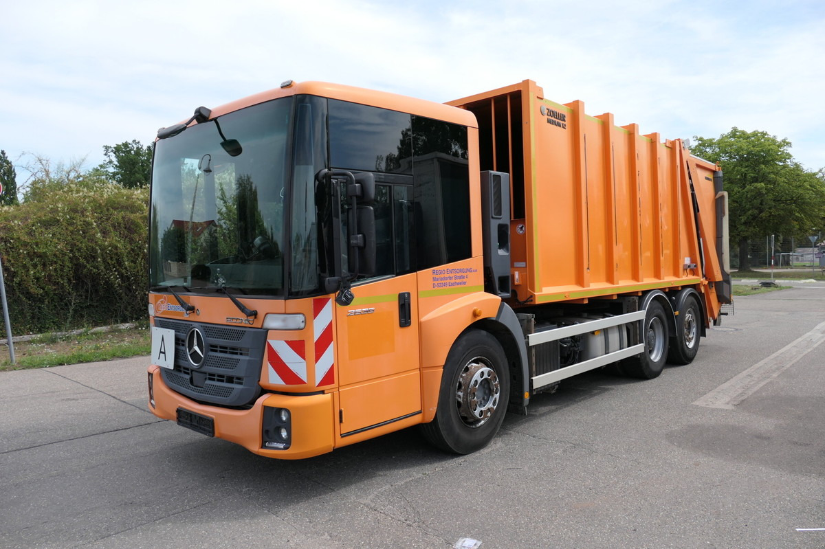 MERCEDES-BENZ 2635 NGE-L62N Econic Aufbau Zöller Medium - Szemetesautó: 1 kép. MERCEDES-BENZ 2635 NGE-L62N Econic Aufbau Zöller Medium - Szemetesautó: 1 kép.