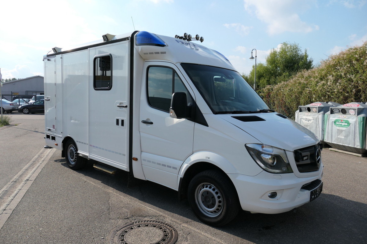 MERCEDES-BENZ 319 Sprinter 6-Zylinder Rettungswagen Strobel - Mentőautó: 3 kép. MERCEDES-BENZ 319 Sprinter 6-Zylinder Rettungswagen Strobel - Mentőautó: 3 kép.