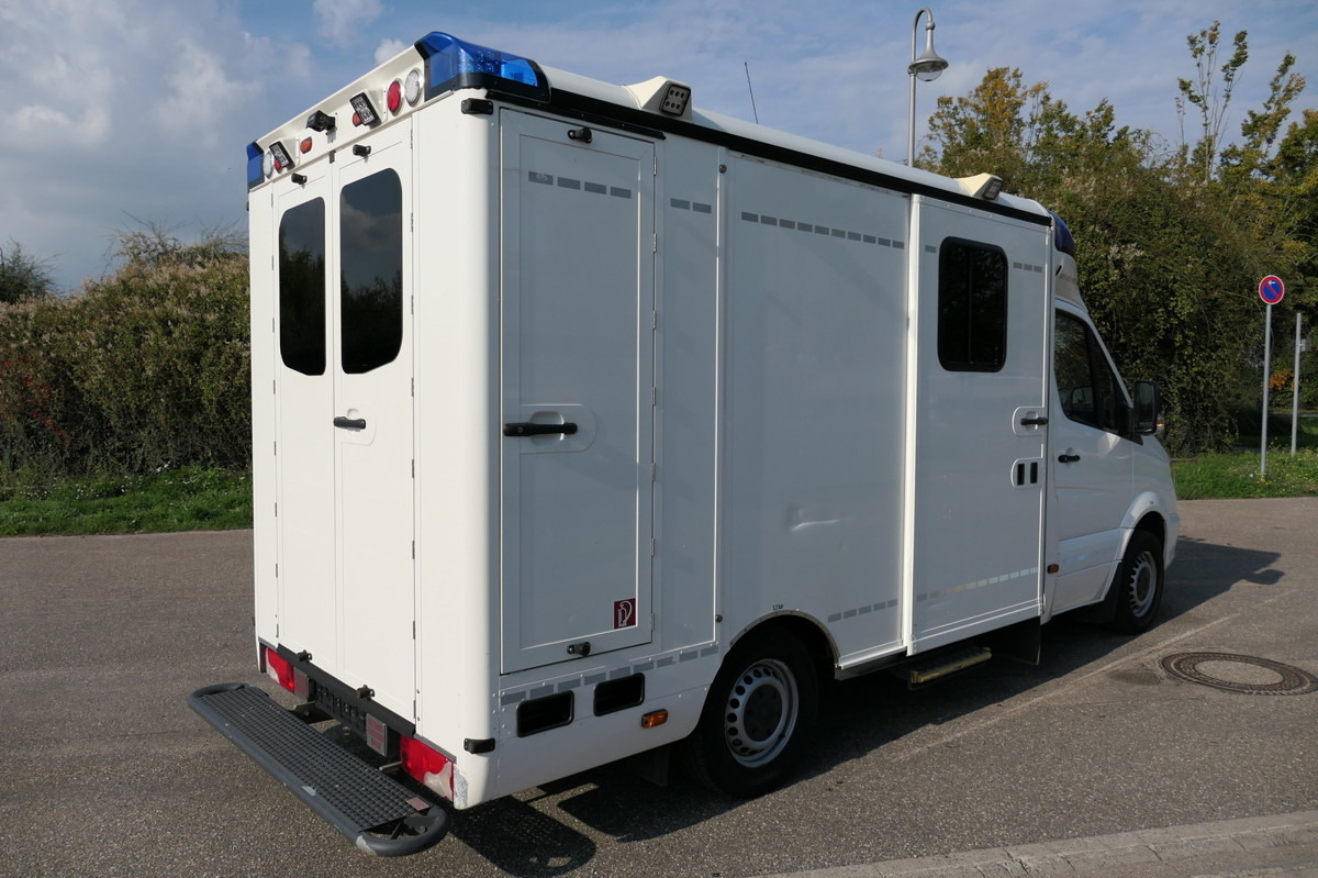 MERCEDES-BENZ 319 Sprinter 6-Zylinder Rettungswagen Strobel - Mentőautó: 4 kép. MERCEDES-BENZ 319 Sprinter 6-Zylinder Rettungswagen Strobel - Mentőautó: 4 kép.