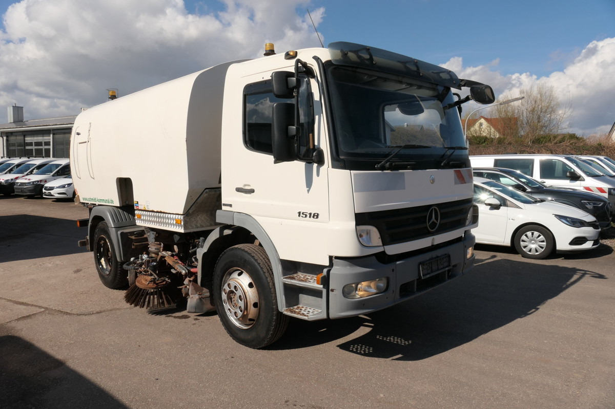 MERCEDES-BENZ Atego 1518 LKO 4x2 - Utcaseprő gép: 3 kép. MERCEDES-BENZ Atego 1518 LKO 4x2 - Utcaseprő gép: 3 kép.
