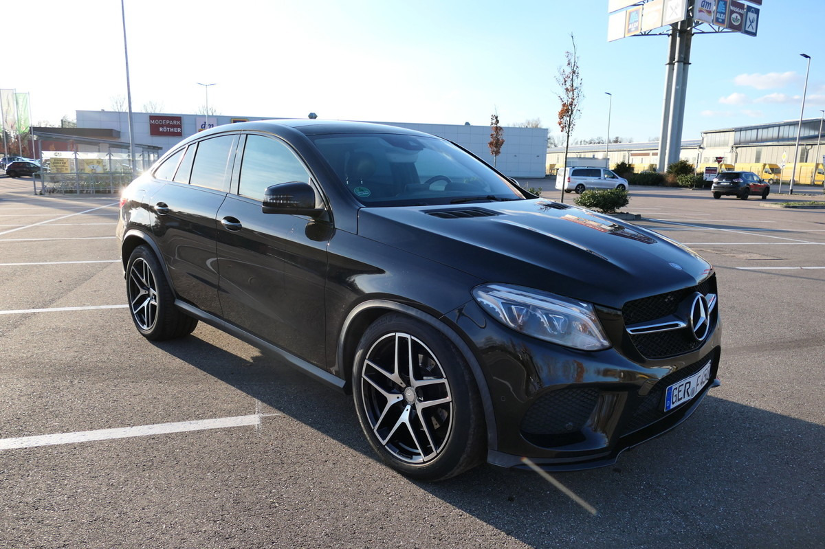 MERCEDES-BENZ GLE 350 d 4Matic KLIMA AMG-Line AHK - Terepjáró/ SUV: 2 kép. MERCEDES-BENZ GLE 350 d 4Matic KLIMA AMG-Line AHK - Terepjáró/ SUV: 2 kép.