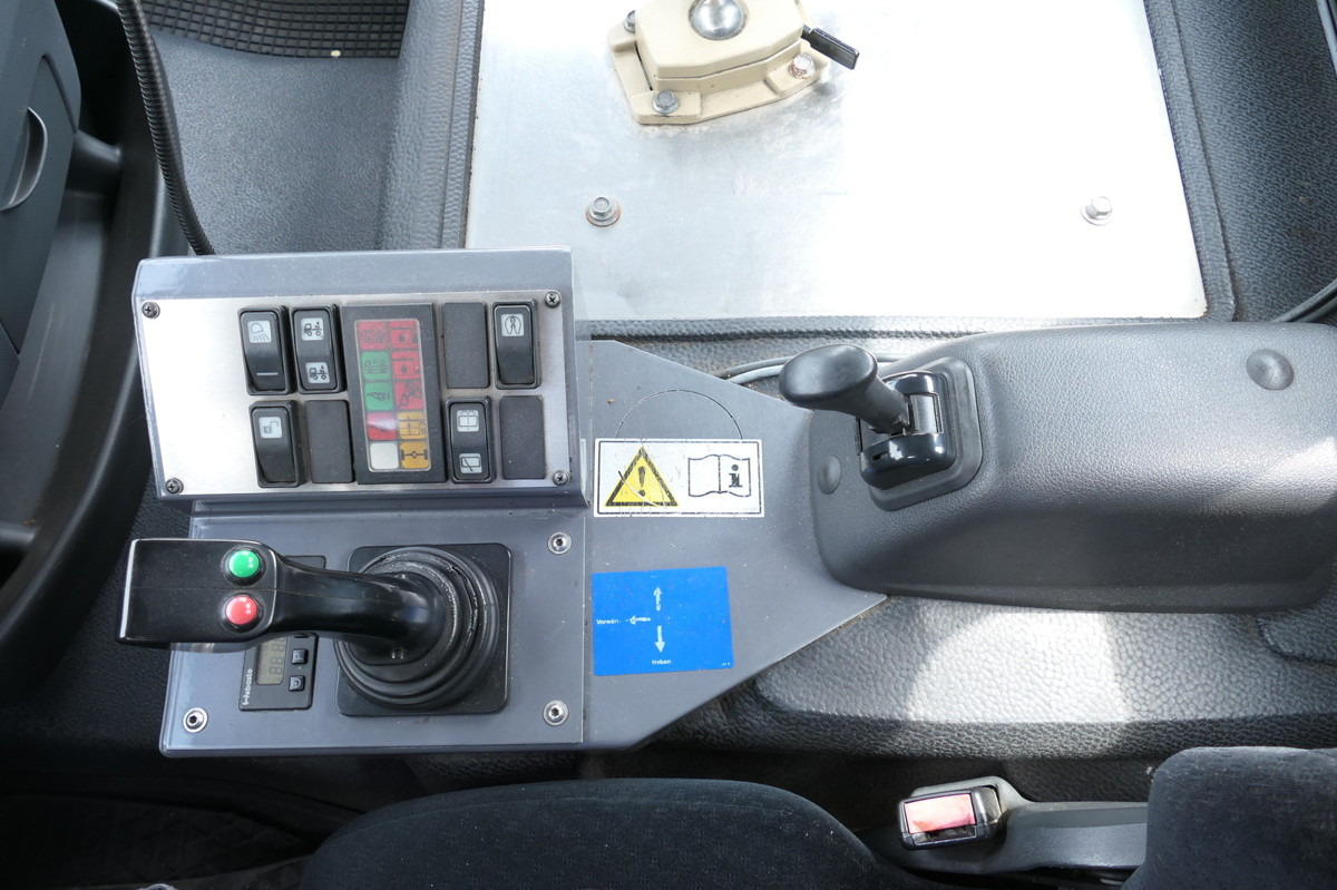 Cserefelépítményes teherautó MERCEDES-BENZ KAMAG WBH 25 Wiesel Terberg Umsetzfahrz. Sattelk: 11 kép. Cserefelépítményes teherautó MERCEDES-BENZ KAMAG WBH 25 Wiesel Terberg Umsetzfahrz. Sattelk: 11 kép.