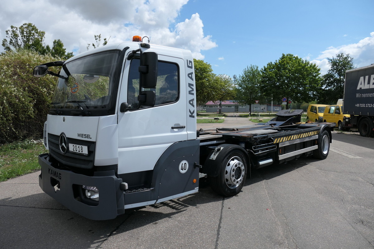 MERCEDES-BENZ Kamag Wiesel WBH 25 Wiesel Umsetzfahrzeug - Cserefelépítményes teherautó: 1 kép. MERCEDES-BENZ Kamag Wiesel WBH 25 Wiesel Umsetzfahrzeug - Cserefelépítményes teherautó: 1 kép.