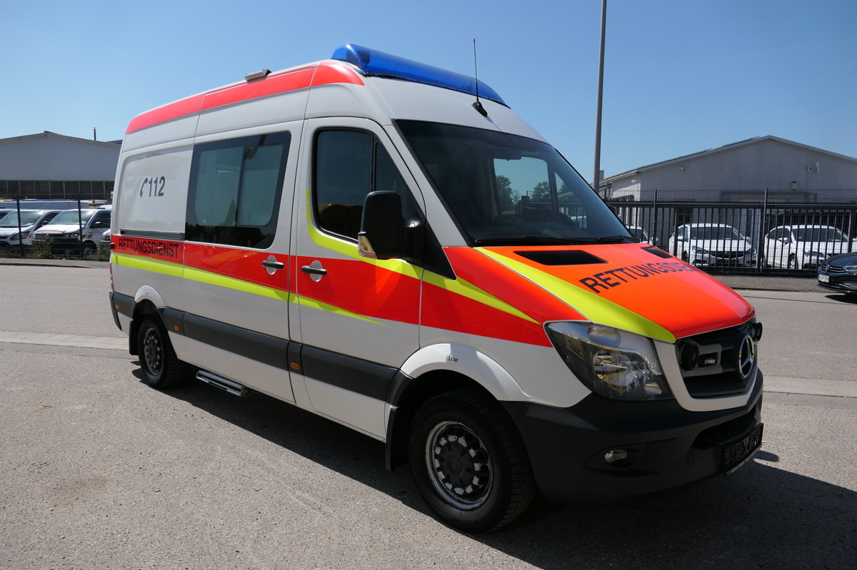 MERCEDES-BENZ Sprinter 316 CDI Klima Rettungswagen - Mentőautó: 1 kép. MERCEDES-BENZ Sprinter 316 CDI Klima Rettungswagen - Mentőautó: 1 kép.