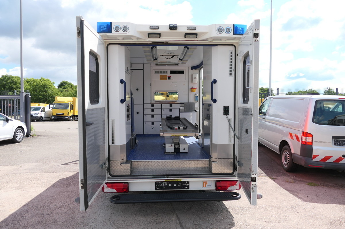MERCEDES-BENZ Sprinter 519 CDI Klima Krankenwagen Fahrtec Aufb - Mentőautó: 5 kép. MERCEDES-BENZ Sprinter 519 CDI Klima Krankenwagen Fahrtec Aufb - Mentőautó: 5 kép.
