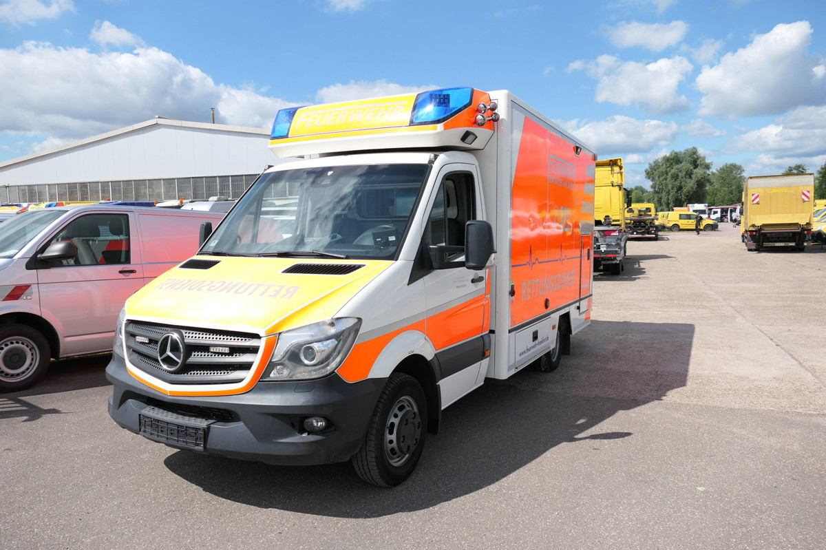 MERCEDES-BENZ Sprinter 519 CDI Klima Krankenwagen Fahrtec Aufb - Mentőautó: 2 kép. MERCEDES-BENZ Sprinter 519 CDI Klima Krankenwagen Fahrtec Aufb - Mentőautó: 2 kép.