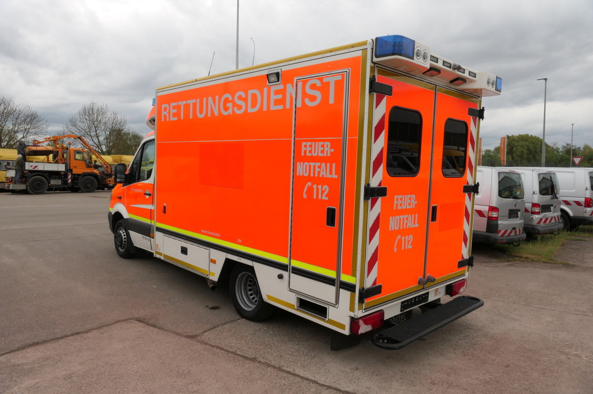 MERCEDES-BENZ Sprinter 519 CDI Klima Krankenwagen - Mentőautó: 5 kép. MERCEDES-BENZ Sprinter 519 CDI Klima Krankenwagen - Mentőautó: 5 kép.