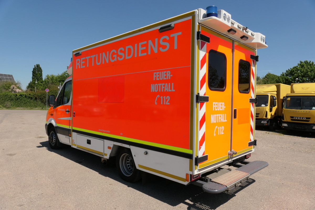 MERCEDES-BENZ Sprinter 519 CDI Klima Krankenwagen - Mentőautó: 4 kép. MERCEDES-BENZ Sprinter 519 CDI Klima Krankenwagen - Mentőautó: 4 kép.