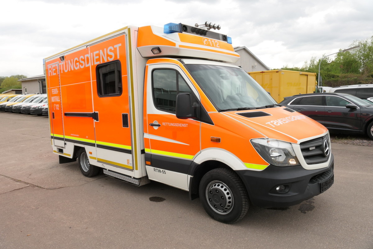MERCEDES-BENZ Sprinter 519 CDI Klima Krankenwagen - Mentőautó: 1 kép. MERCEDES-BENZ Sprinter 519 CDI Klima Krankenwagen - Mentőautó: 1 kép.