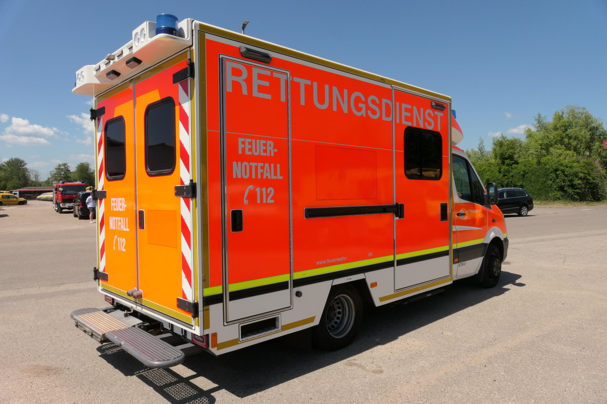 MERCEDES-BENZ Sprinter 519 CDI Klima Krankenwagen - Mentőautó: 3 kép. MERCEDES-BENZ Sprinter 519 CDI Klima Krankenwagen - Mentőautó: 3 kép.