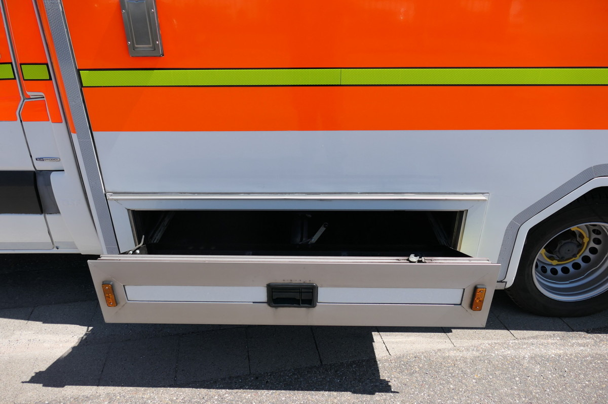 MERCEDES-BENZ Sprinter 519 CDI Klima Krankenwagen - Mentőautó: 5 kép. MERCEDES-BENZ Sprinter 519 CDI Klima Krankenwagen - Mentőautó: 5 kép.