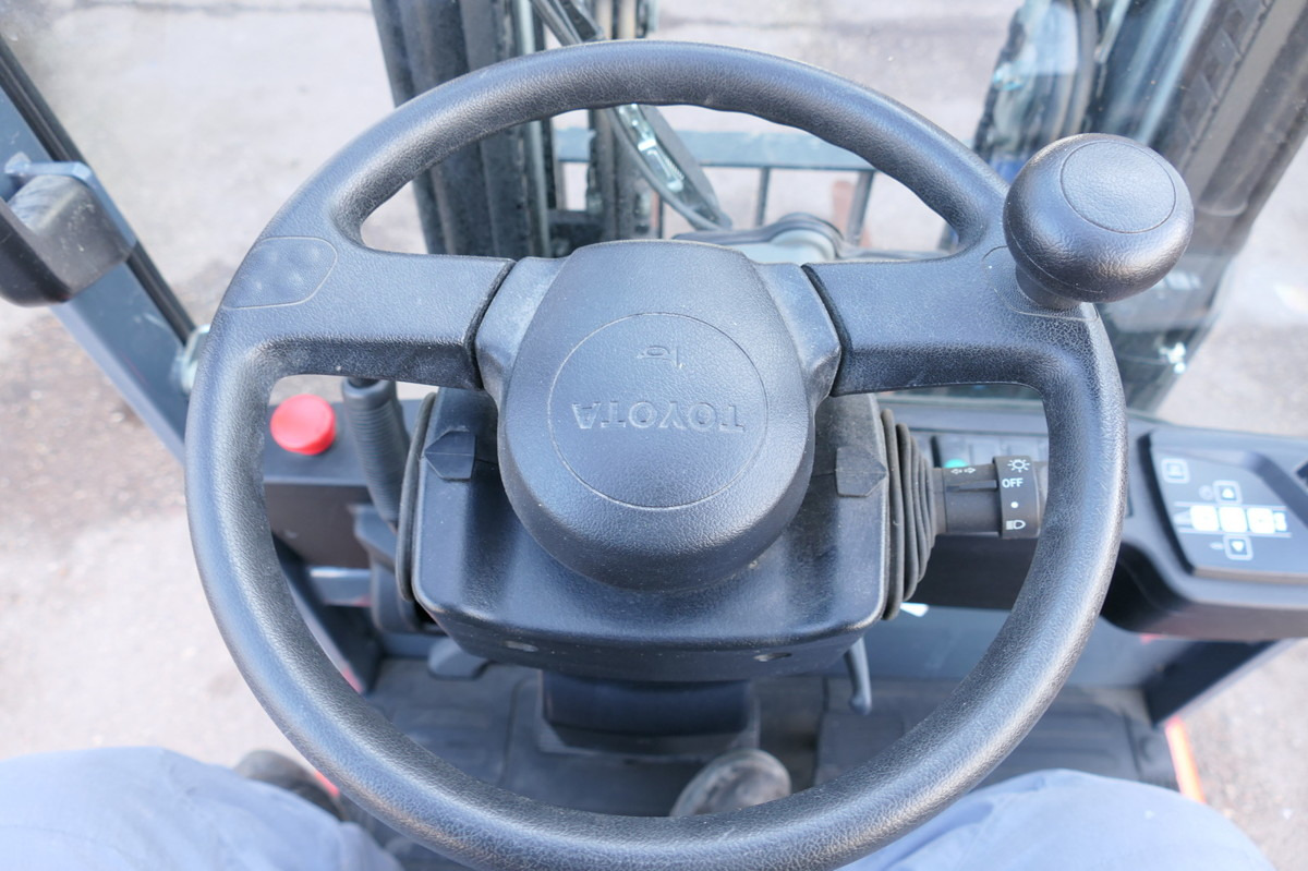 Elektromos targonca TOYOTA 7FBEST 15 Elektro 3-Rad: 10 kép. Elektromos targonca TOYOTA 7FBEST 15 Elektro 3-Rad: 10 kép.