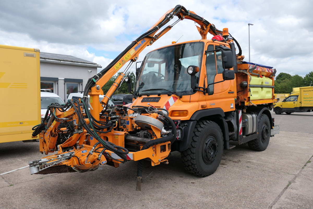 UNIMOG U400 405/12 - Billenőplatós teherautó: 1 kép. UNIMOG U400 405/12 - Billenőplatós teherautó: 1 kép.