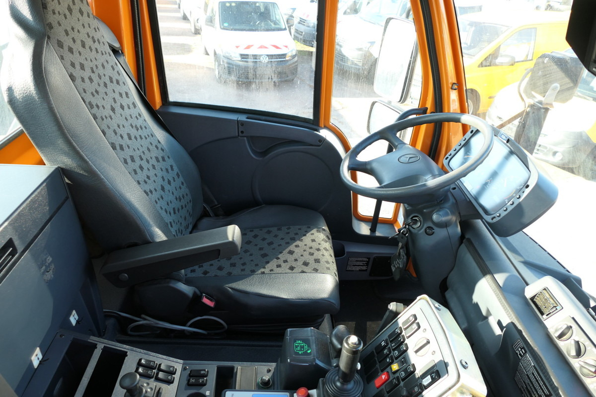 Interior photo 1: Billenőplatós teherautó UNIMOG U400 Euro5 Typ 405 VarioPilot 6 Zylinder SFZ KOM