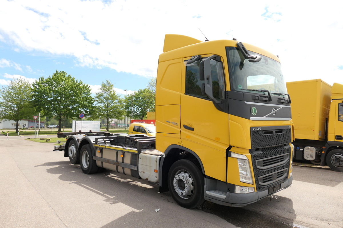 VOLVO FH 26.420 6x2 BDF LBW KLIMA AHK - Cserefelépítményes teherautó: 4 kép. VOLVO FH 26.420 6x2 BDF LBW KLIMA AHK - Cserefelépítményes teherautó: 4 kép.