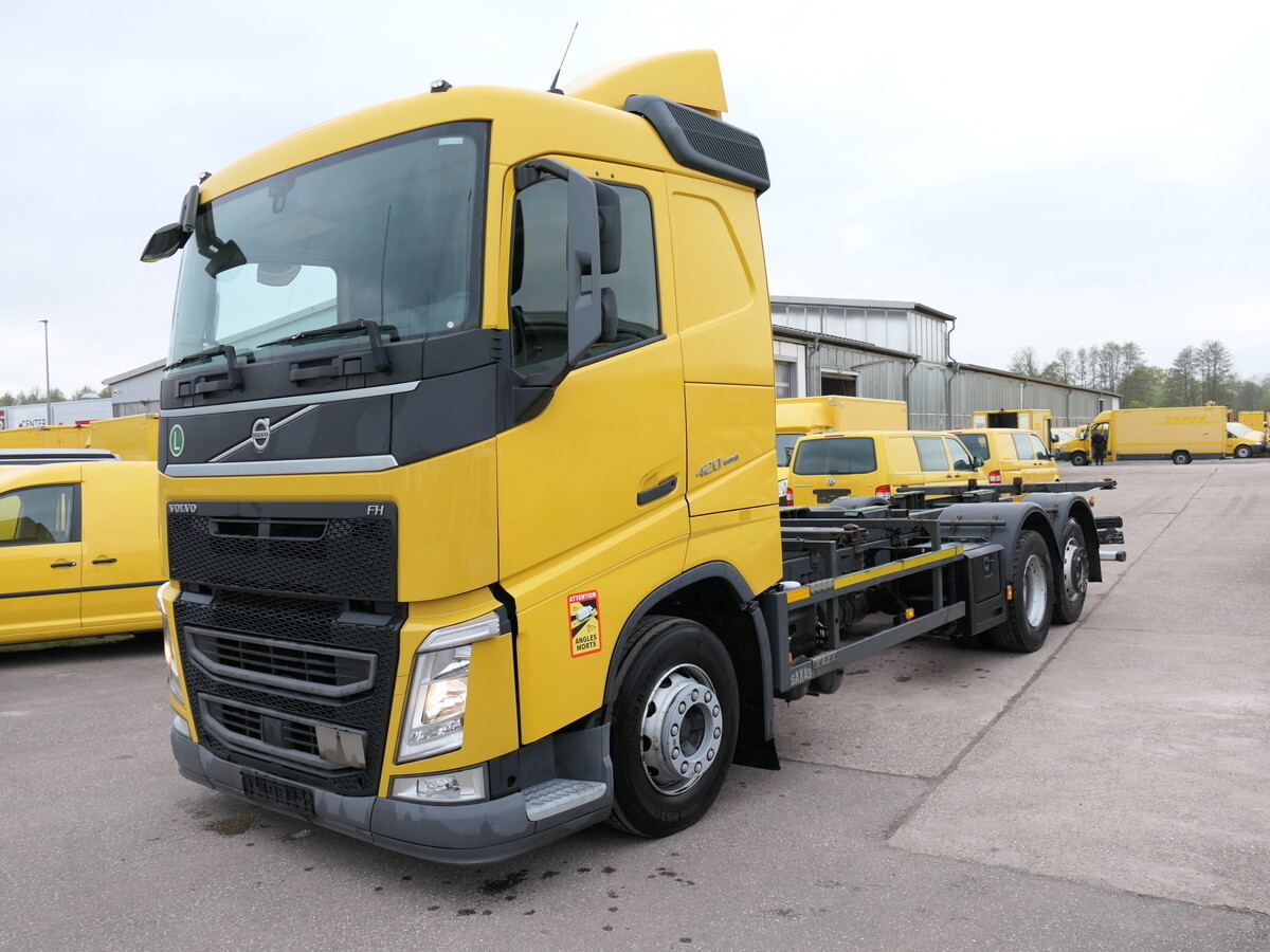 VOLVO FH 26.420 6x2 BDF - Dobozos felépítményű teherautó: 1 kép. VOLVO FH 26.420 6x2 BDF - Dobozos felépítményű teherautó: 1 kép.