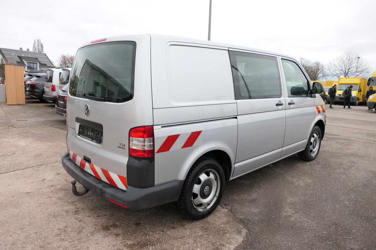 VW T5 Transporter 2.0 TDI 2Sitzer 4Motion AHK KLIMA - Kis furgon: 4 kép. VW T5 Transporter 2.0 TDI 2Sitzer 4Motion AHK KLIMA - Kis furgon: 4 kép.