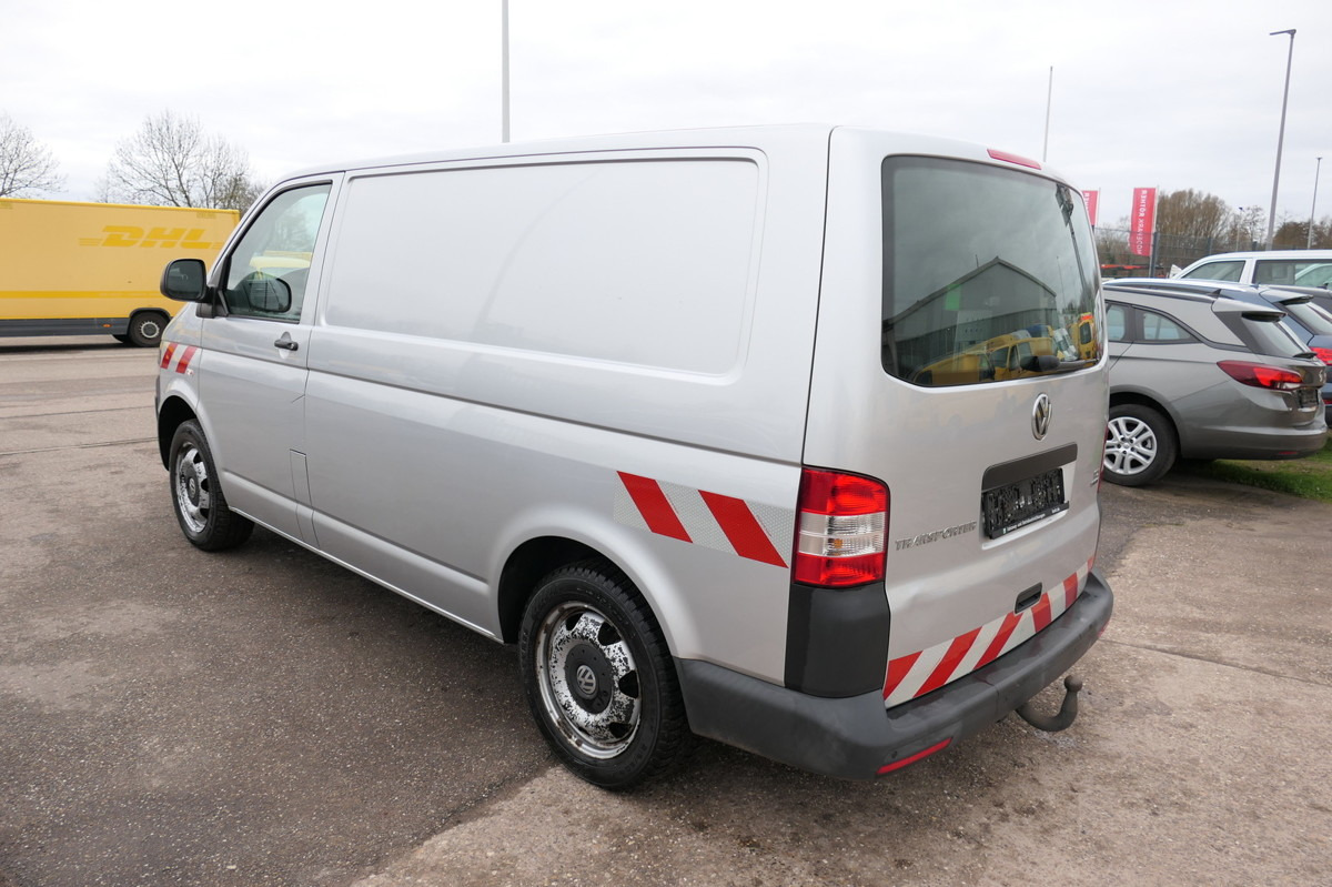 VW T5 Transporter 2.0 TDI 2Sitzer 4Motion AHK KLIMA - Kis furgon: 5 kép. VW T5 Transporter 2.0 TDI 2Sitzer 4Motion AHK KLIMA - Kis furgon: 5 kép.