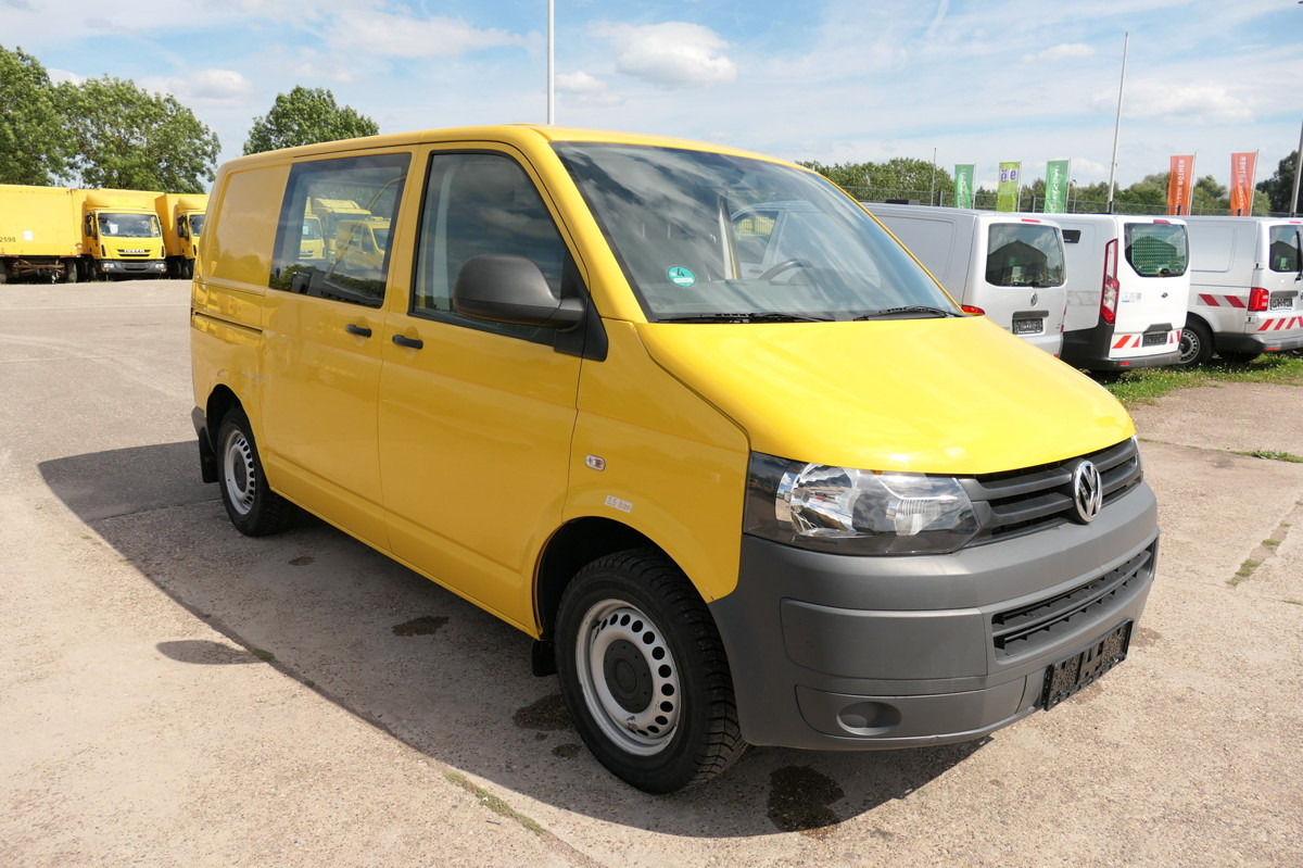 VW T5 Transporter 2.0 TDI 2xSCHIEBETÜR PARKTRONIK E - Kis furgon: 2 kép. VW T5 Transporter 2.0 TDI 2xSCHIEBETÜR PARKTRONIK E - Kis furgon: 2 kép.