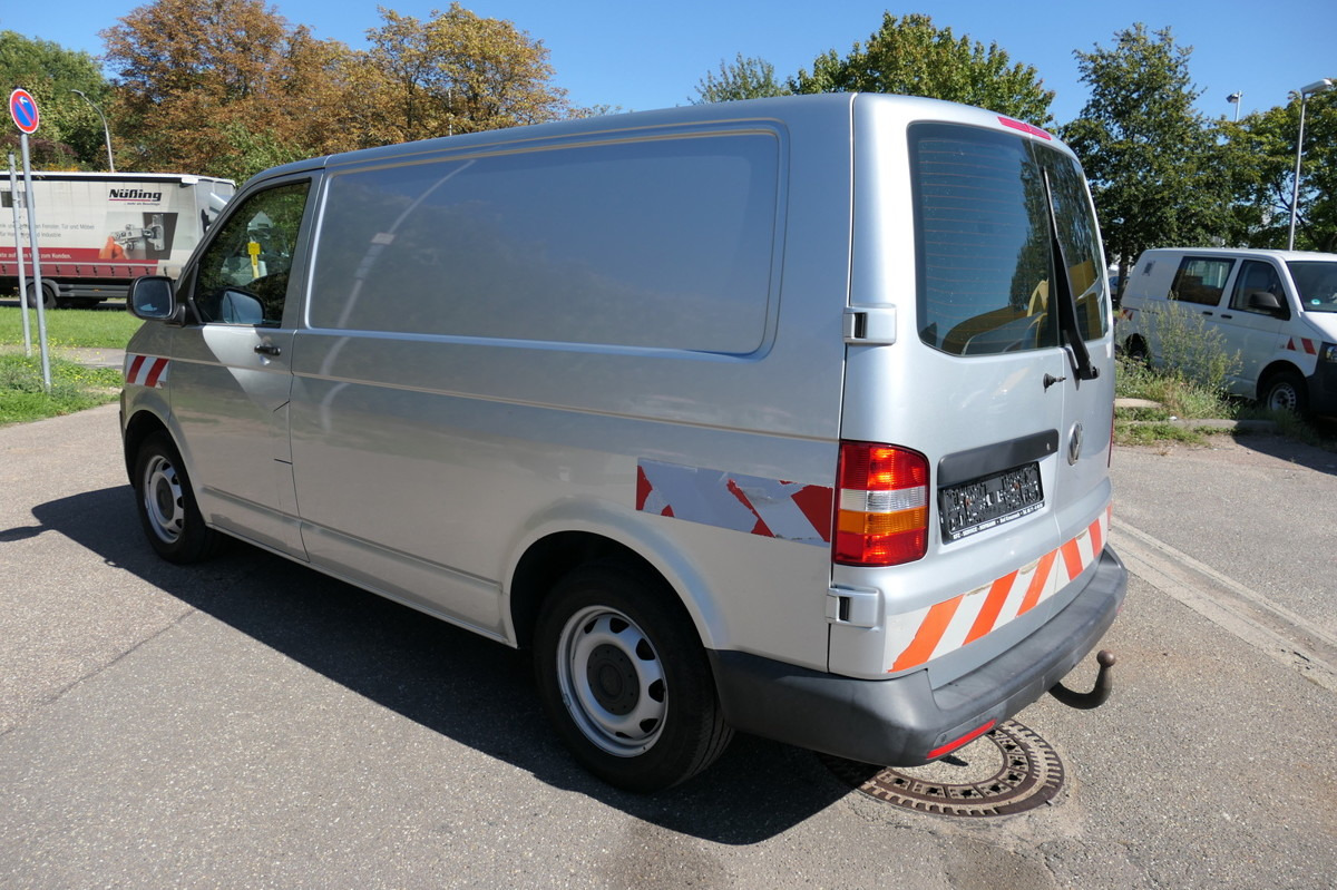 VW T5 Transporter 2.0 TDI 4Motion Flügeltür Klima A - Kis furgon: 5 kép. VW T5 Transporter 2.0 TDI 4Motion Flügeltür Klima A - Kis furgon: 5 kép.