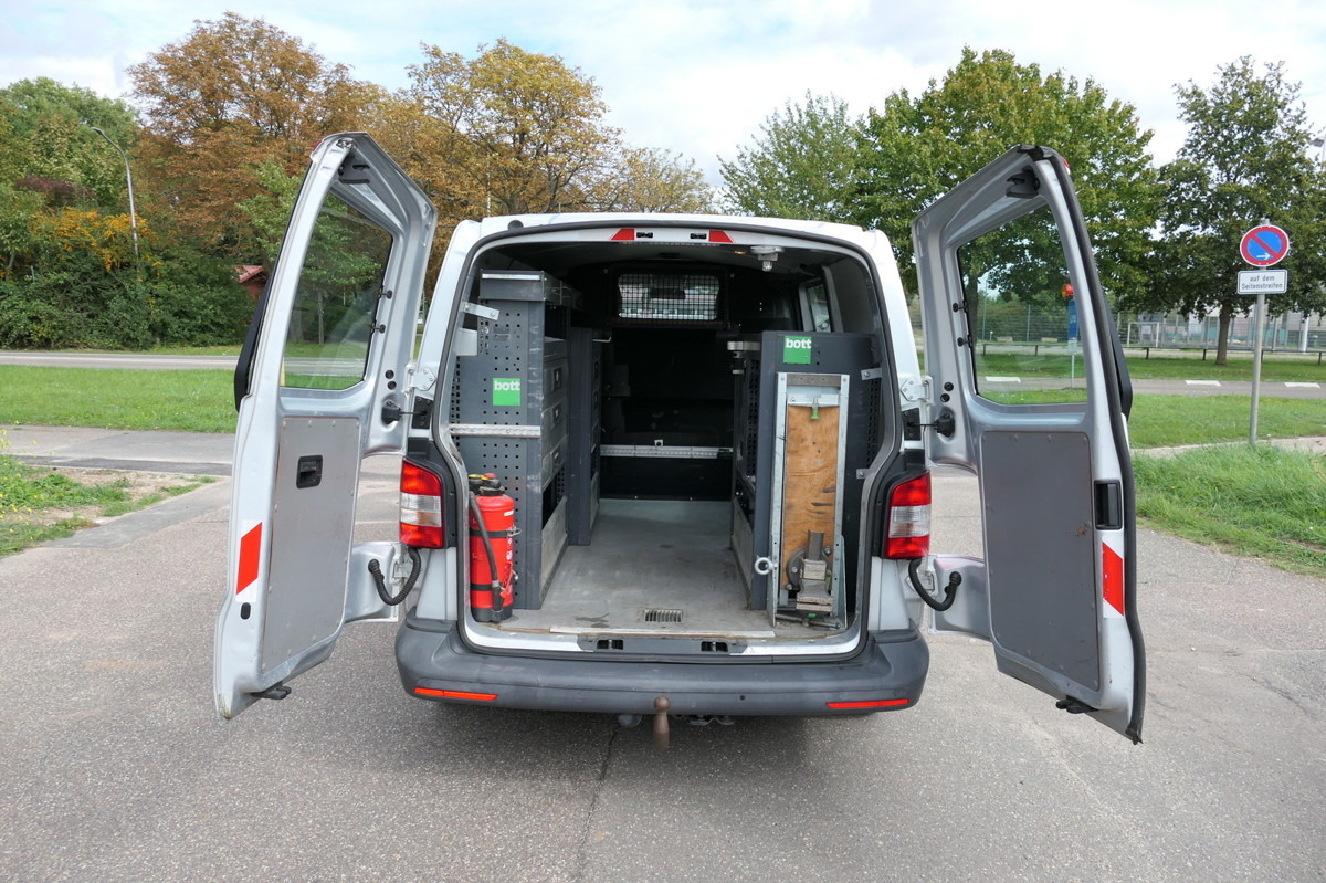 VW T5 Transporter 2.0 TDI 4Motion Flügeltür Klima A - Kis furgon: 1 kép. VW T5 Transporter 2.0 TDI 4Motion Flügeltür Klima A - Kis furgon: 1 kép.