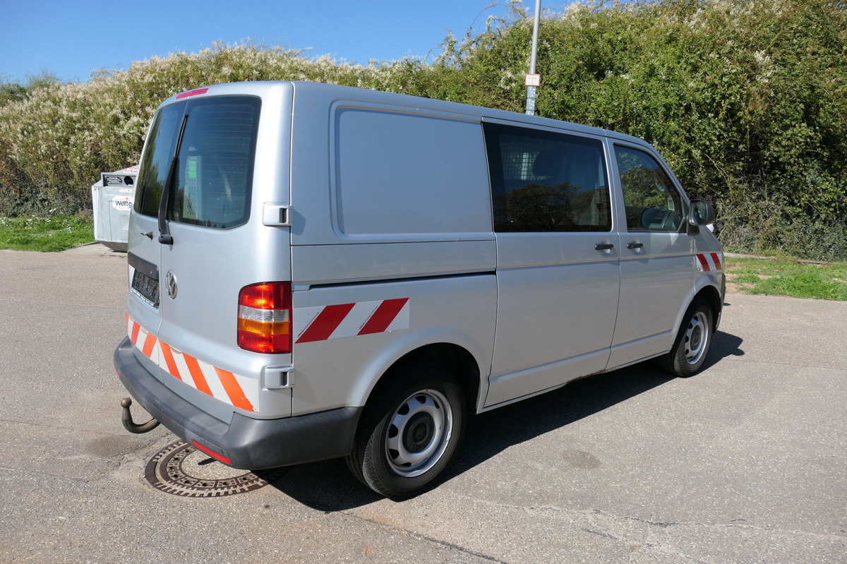 VW T5 Transporter 2.0 TDI 4Motion Flügeltür Klima A - Kis furgon: 4 kép. VW T5 Transporter 2.0 TDI 4Motion Flügeltür Klima A - Kis furgon: 4 kép.
