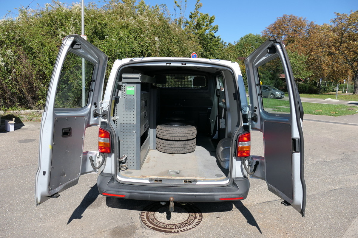 VW T5 Transporter 2.0 TDI 4Motion Flügeltür Klima A - Kis furgon: 1 kép. VW T5 Transporter 2.0 TDI 4Motion Flügeltür Klima A - Kis furgon: 1 kép.