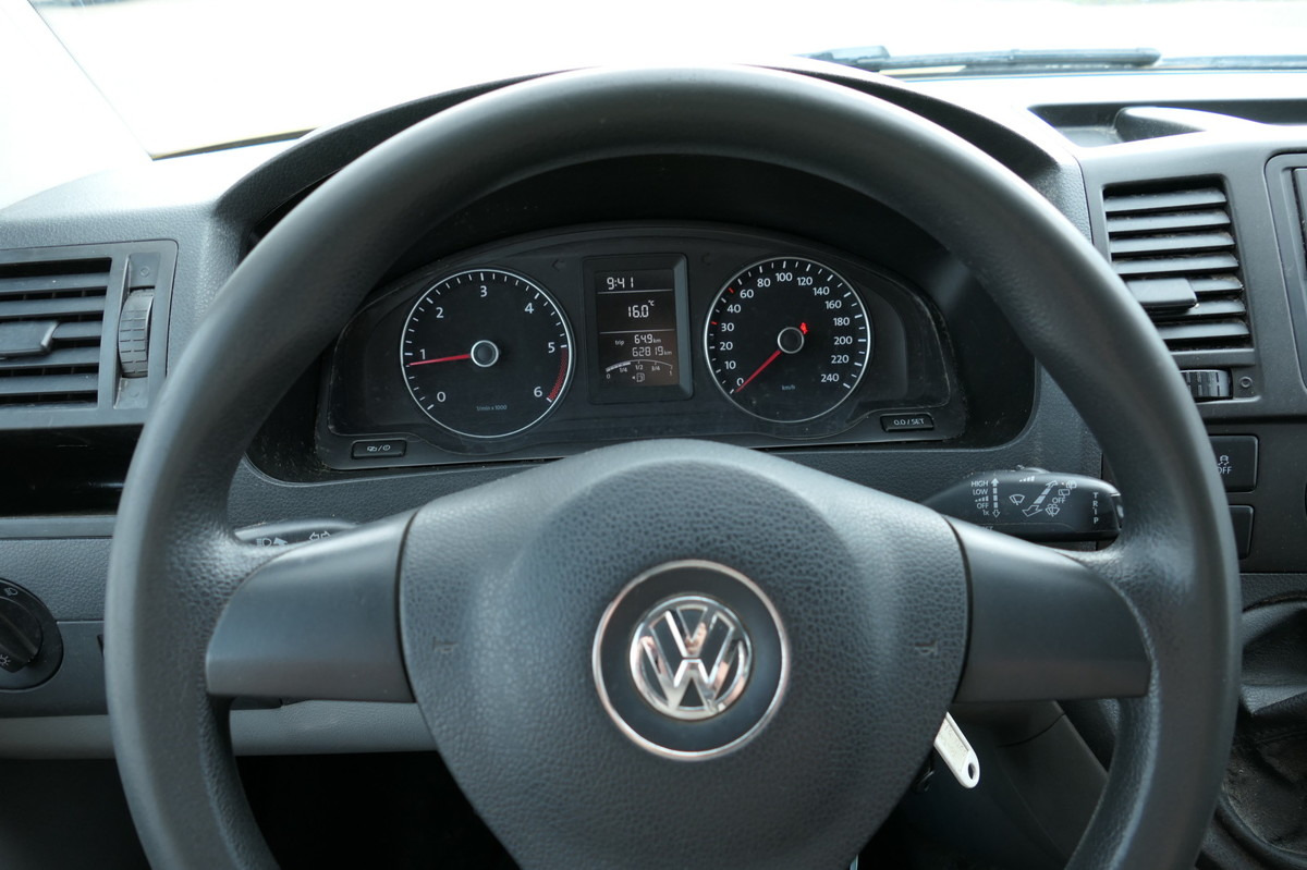 Kis furgon VW T5 Transporter 2.0 TDI EURO-5 CoC 2xSCHIEBETÜR P: 10 kép. Kis furgon VW T5 Transporter 2.0 TDI EURO-5 CoC 2xSCHIEBETÜR P: 10 kép.