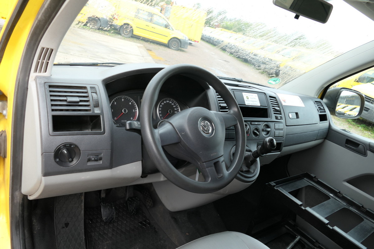 Interior photo 1: Kis furgon VW T5 Transporter 2.0 TDI EURO-5 CoC PARKTRONIK