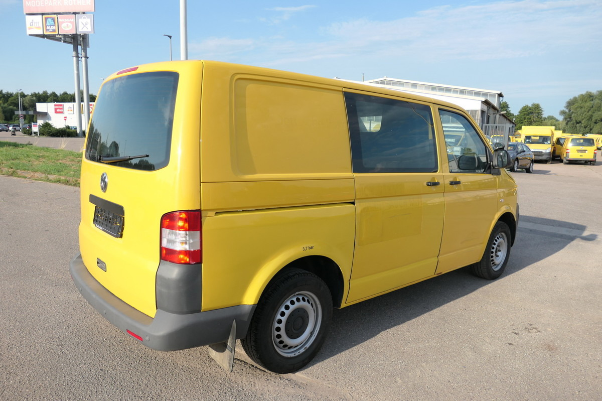 VW T5 Transporter 2.0 TDI PARKTRONIK 2xSCHIEBETÜR - Kis furgon: 4 kép. VW T5 Transporter 2.0 TDI PARKTRONIK 2xSCHIEBETÜR - Kis furgon: 4 kép.