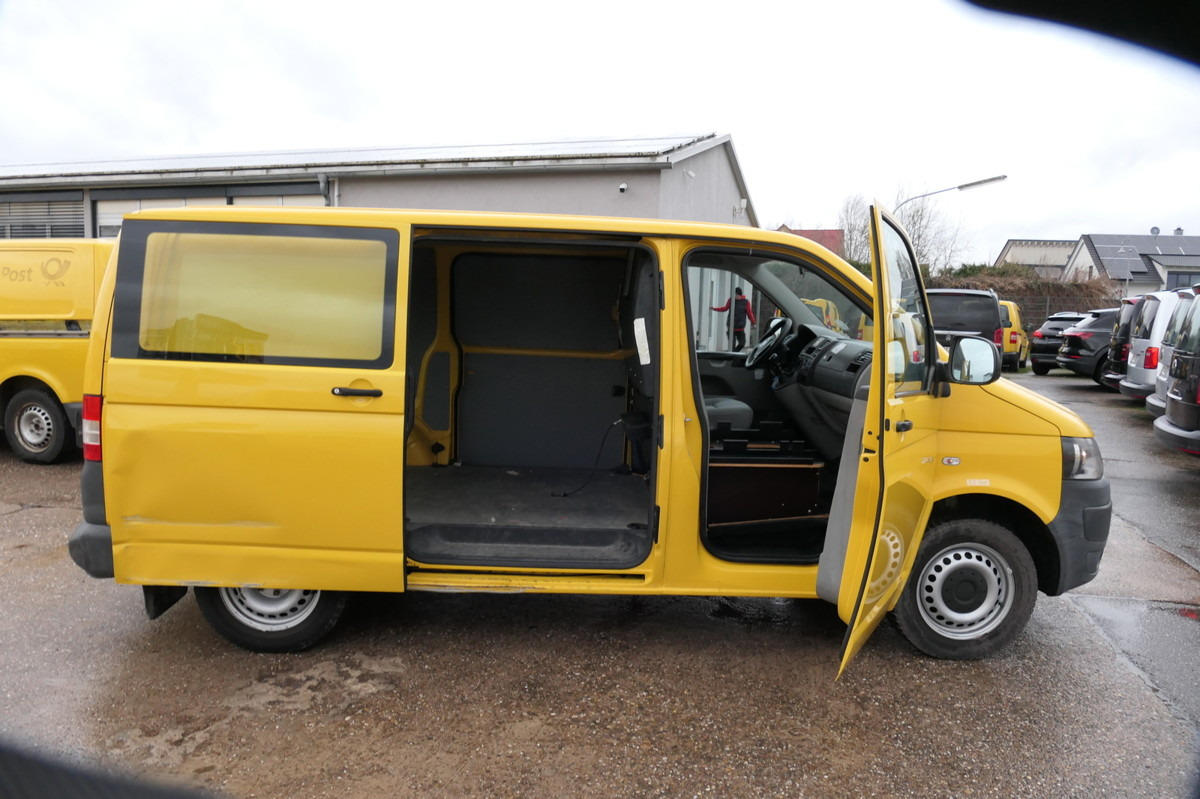 Interior photo 2: Kis furgon VW T5 Transporter 2.0 TDI PARKTRONIK EURO-5 2xSCHIE
