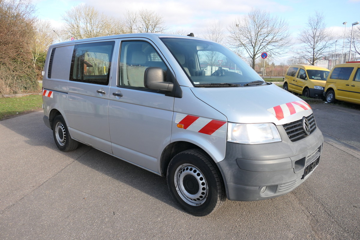 VW T5 Transporter 2.5 TDI 2-Sitzer 4Motion AHK KLIM - Kis furgon: 2 kép. VW T5 Transporter 2.5 TDI 2-Sitzer 4Motion AHK KLIM - Kis furgon: 2 kép.