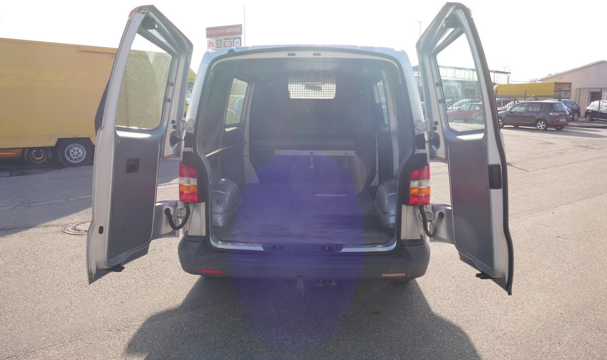 VW T5 Transporter 2.5 TDI 2-Sitzer 4Motion AHK KLIM - Kis furgon: 5 kép. VW T5 Transporter 2.5 TDI 2-Sitzer 4Motion AHK KLIM - Kis furgon: 5 kép.