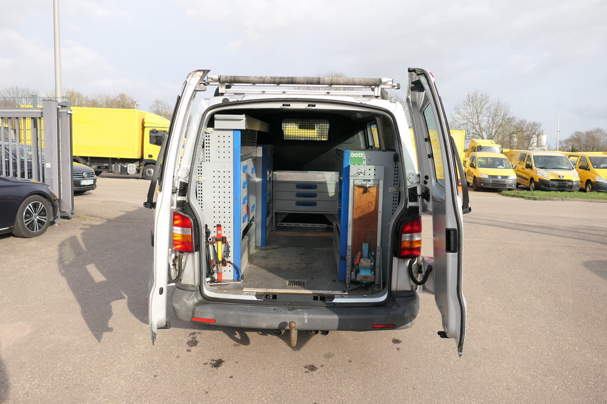 VW T5 Transporter 2.5 TDI 4Motion Werkstatteinbau A - Kis furgon: 1 kép. VW T5 Transporter 2.5 TDI 4Motion Werkstatteinbau A - Kis furgon: 1 kép.