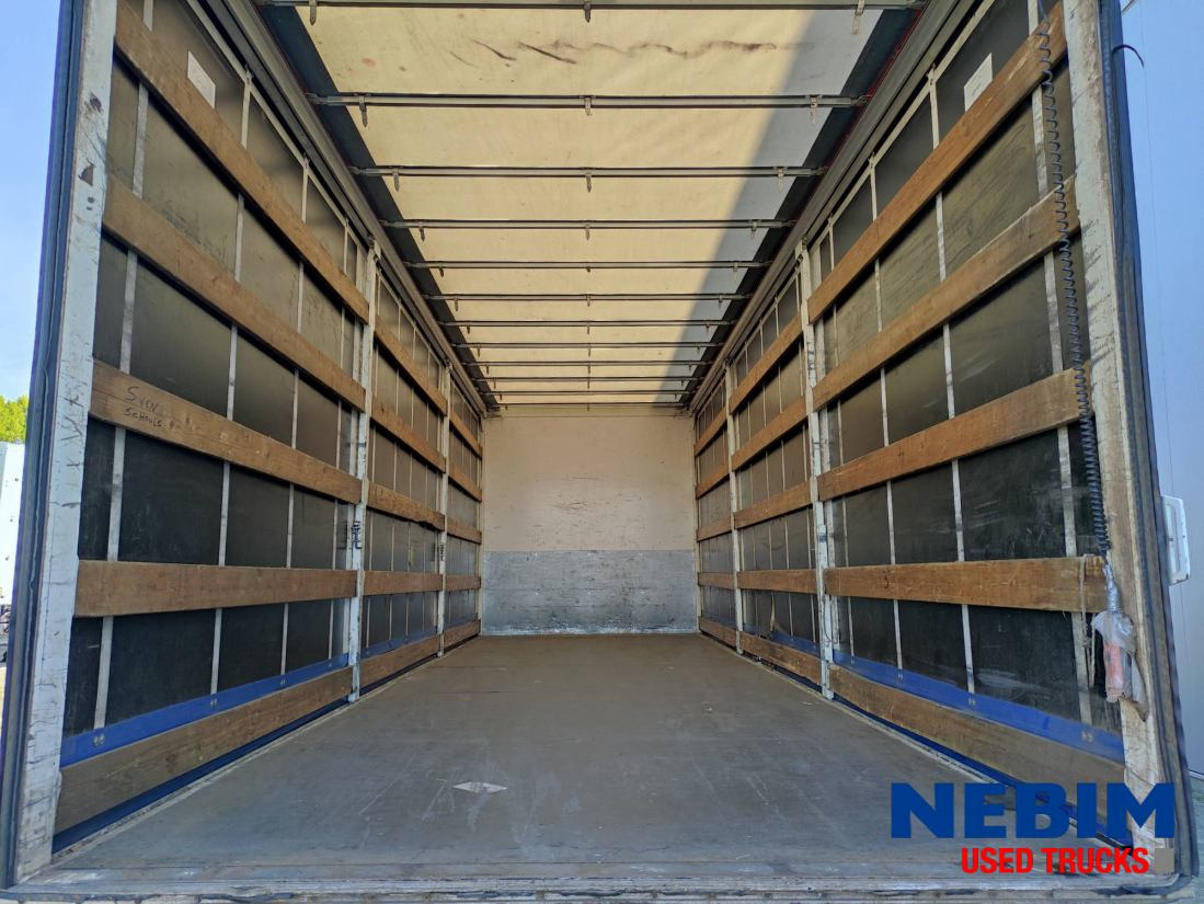DAF CF 320 4x2 - 440.565 km - Ponyvás teherautó: 4 kép. DAF CF 320 4x2 - 440.565 km - Ponyvás teherautó: 4 kép.
