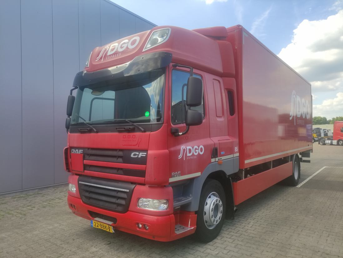 DAF CF 85.410 4x2 Spacecab - Dobozos felépítményű teherautó: 1 kép. DAF CF 85.410 4x2 Spacecab - Dobozos felépítményű teherautó: 1 kép.