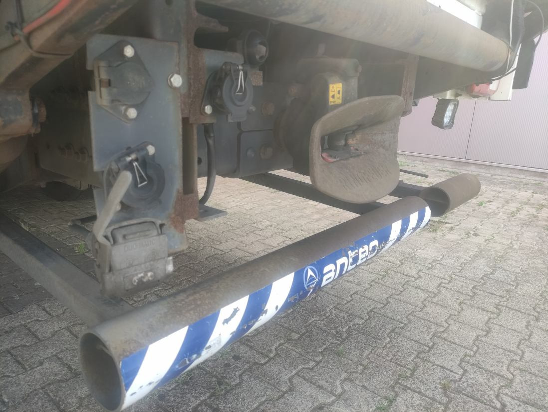 DAF CF 85.410 4x2 Spacecab - Dobozos felépítményű teherautó: 4 kép. DAF CF 85.410 4x2 Spacecab - Dobozos felépítményű teherautó: 4 kép.
