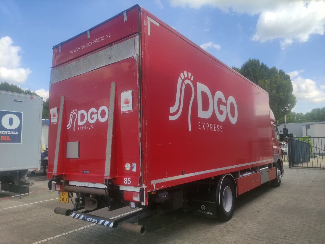 DAF CF 85.410 4x2 Spacecab - Dobozos felépítményű teherautó: 2 kép. DAF CF 85.410 4x2 Spacecab - Dobozos felépítményű teherautó: 2 kép.