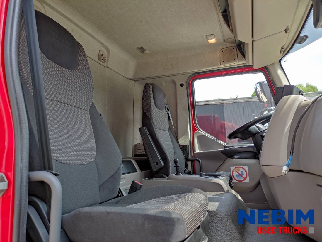 DAF LF 230 4x2 19.000Kg - 2200Kg Taillift - Dobozos felépítményű teherautó: 4 kép. DAF LF 230 4x2 19.000Kg - 2200Kg Taillift - Dobozos felépítményű teherautó: 4 kép.