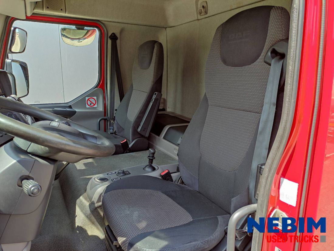 DAF LF 230 4x2 19.000Kg - 2200Kg Taillift - Dobozos felépítményű teherautó: 3 kép. DAF LF 230 4x2 19.000Kg - 2200Kg Taillift - Dobozos felépítményű teherautó: 3 kép.