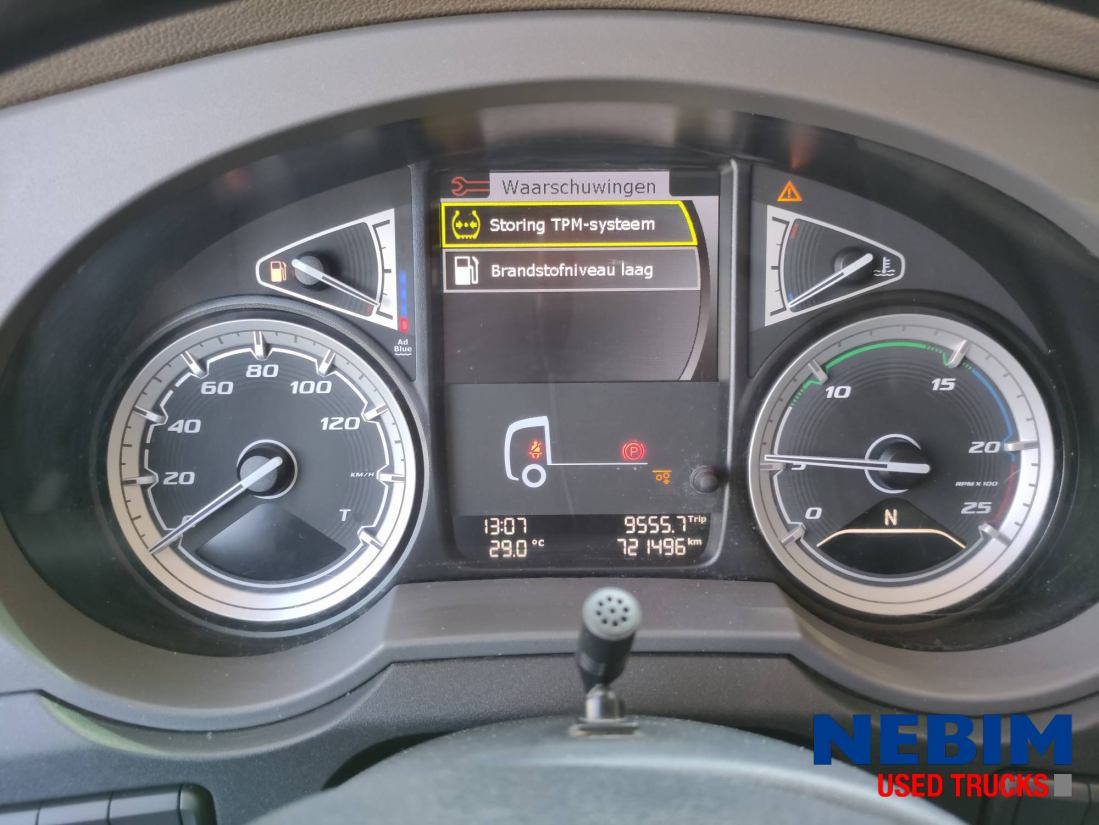 DAF XF 450 6x2 Spacecab - Nyergesvontató: 3 kép. DAF XF 450 6x2 Spacecab - Nyergesvontató: 3 kép.